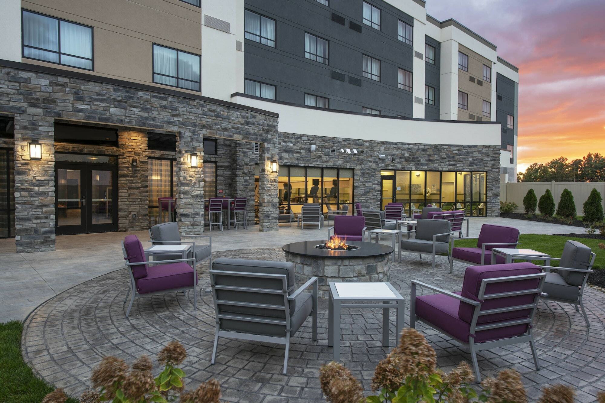 Courtyard By Marriott Cleveland Elyria Hotel Exterior photo